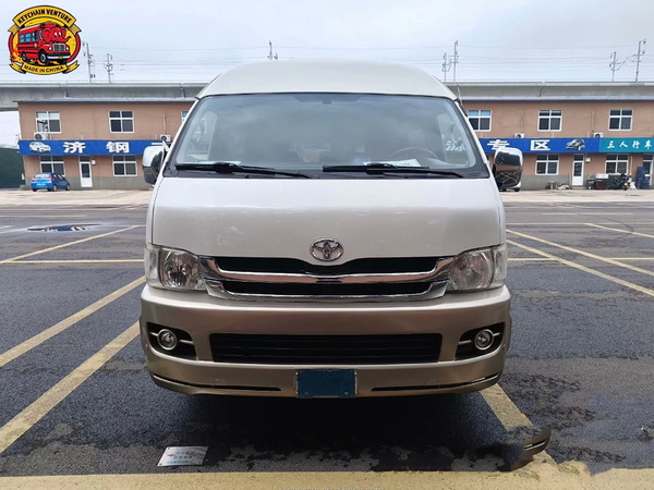 TOYOTA Hiace Bus